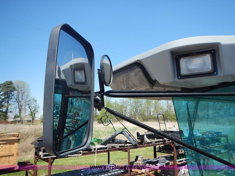 image for item J3249 1992 Gleaner R72 combine