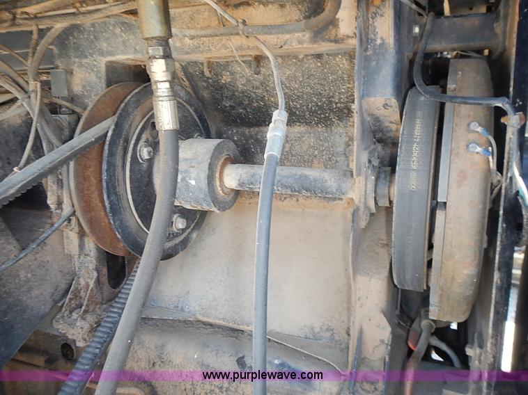 image for item J3249 1992 Gleaner R72 combine