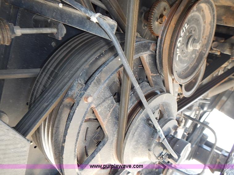 image for item J3249 1992 Gleaner R72 combine