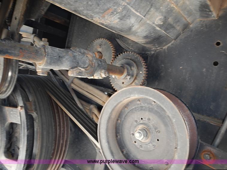 image for item J3249 1992 Gleaner R72 combine