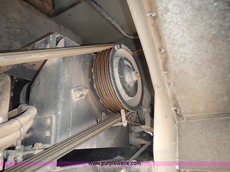 image for item J3249 1992 Gleaner R72 combine