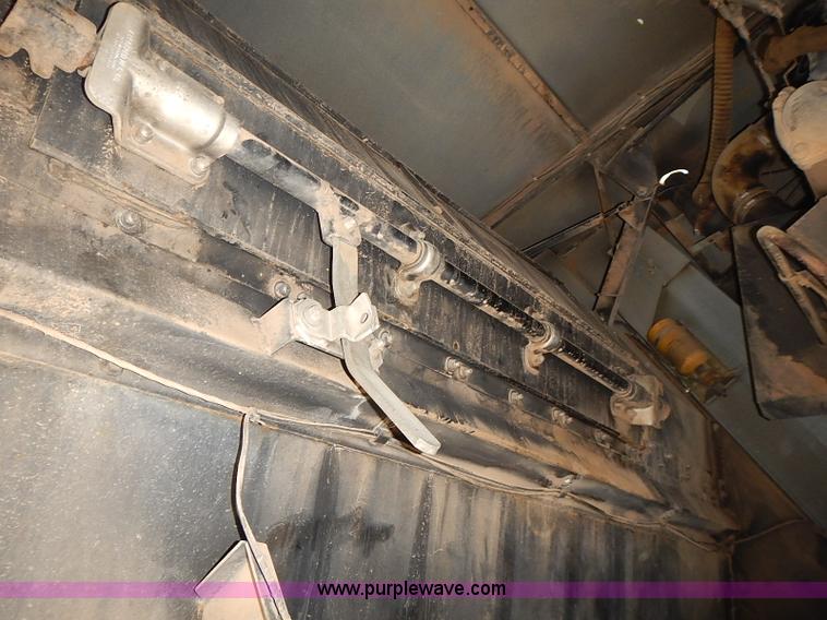 image for item J3249 1992 Gleaner R72 combine