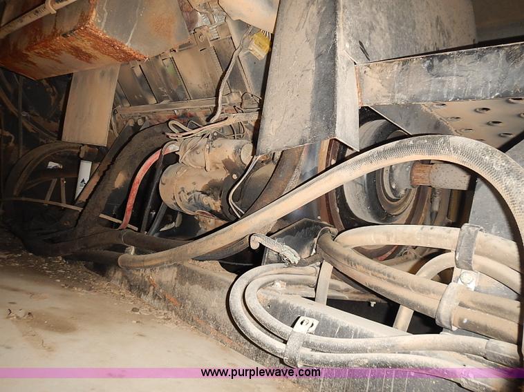 image for item J3249 1992 Gleaner R72 combine