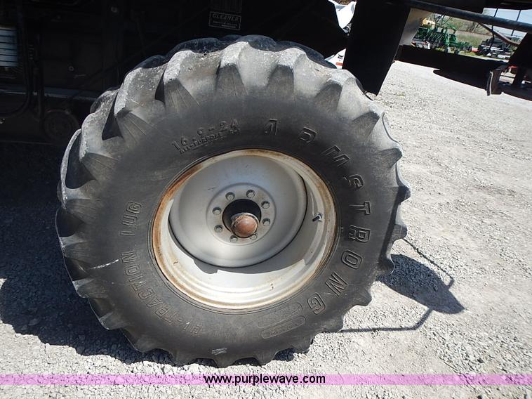 image for item J3249 1992 Gleaner R72 combine