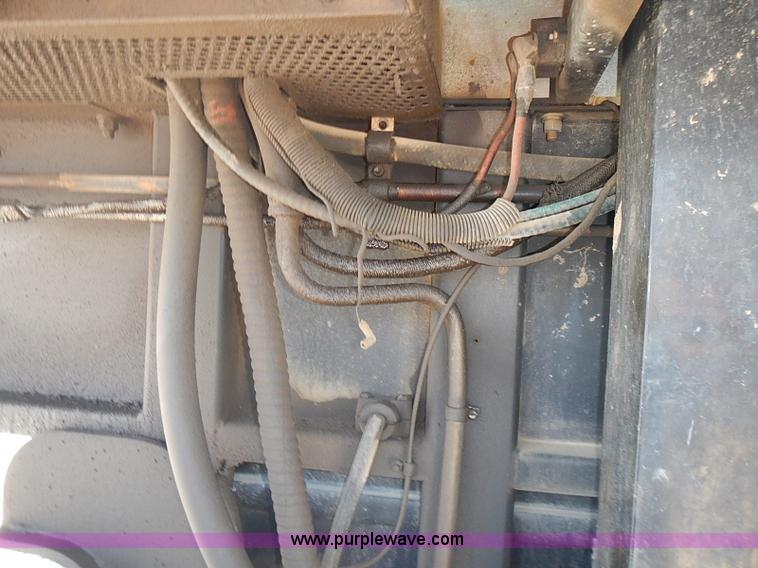 image for item J3249 1992 Gleaner R72 combine