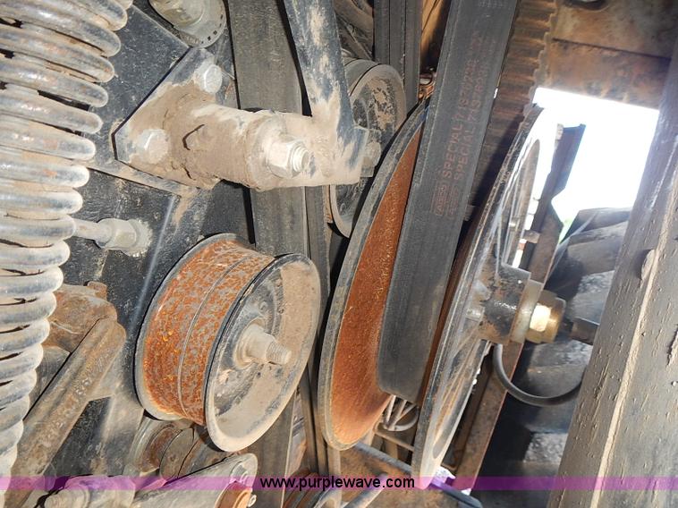 image for item J3249 1992 Gleaner R72 combine