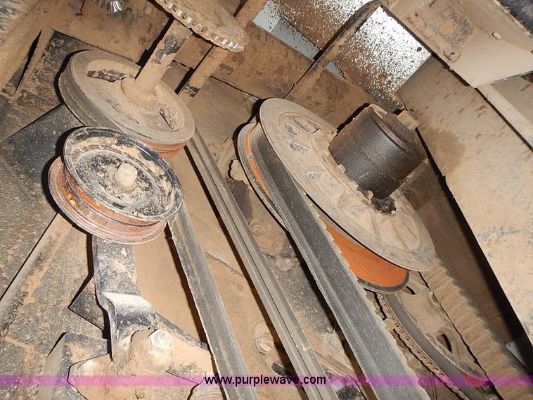 image for item J3249 1992 Gleaner R72 combine