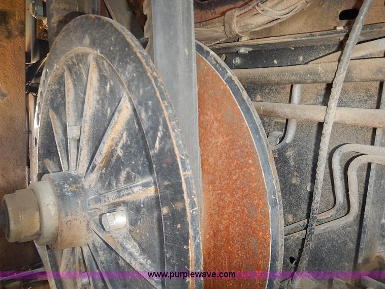 image for item J3249 1992 Gleaner R72 combine