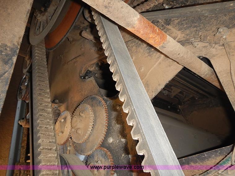 image for item J3249 1992 Gleaner R72 combine