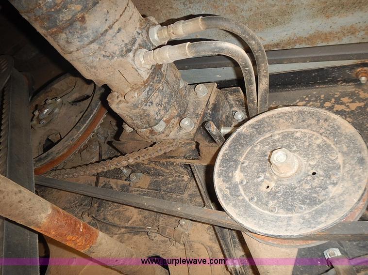 image for item J3249 1992 Gleaner R72 combine