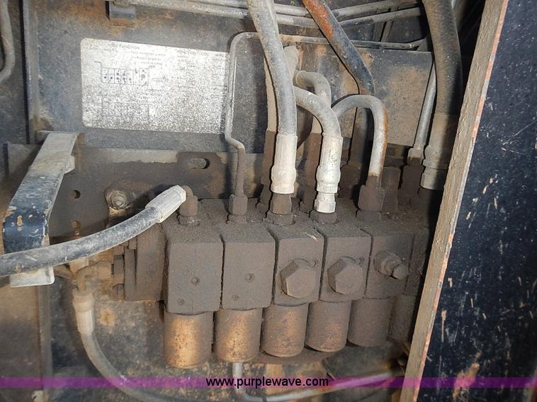 image for item J3249 1992 Gleaner R72 combine