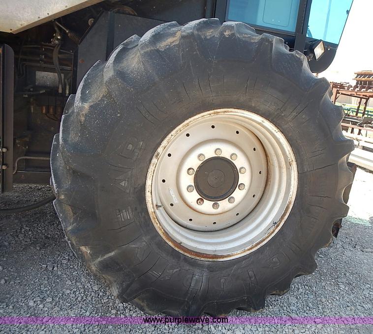 image for item J3249 1992 Gleaner R72 combine