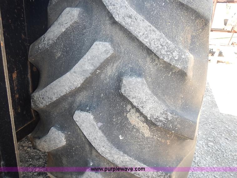 image for item J3249 1992 Gleaner R72 combine