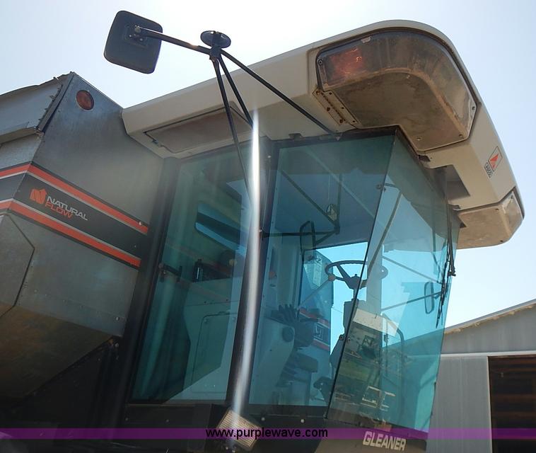 image for item J3249 1992 Gleaner R72 combine