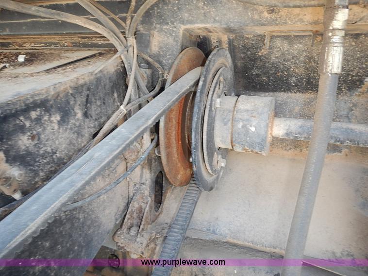 image for item J3249 1992 Gleaner R72 combine