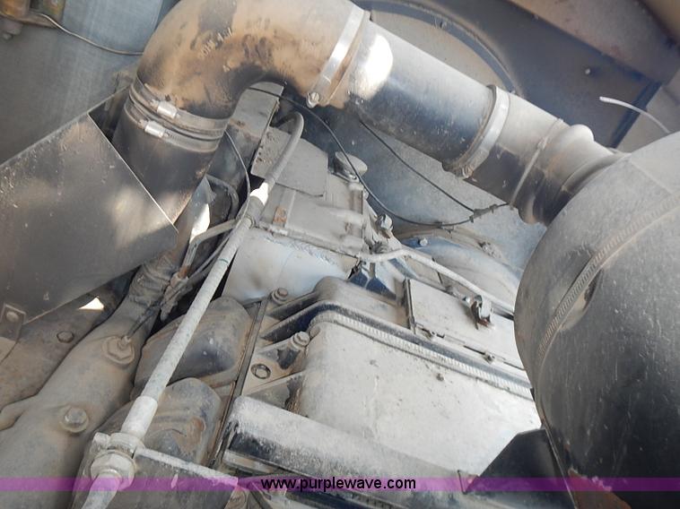 image for item J3249 1992 Gleaner R72 combine