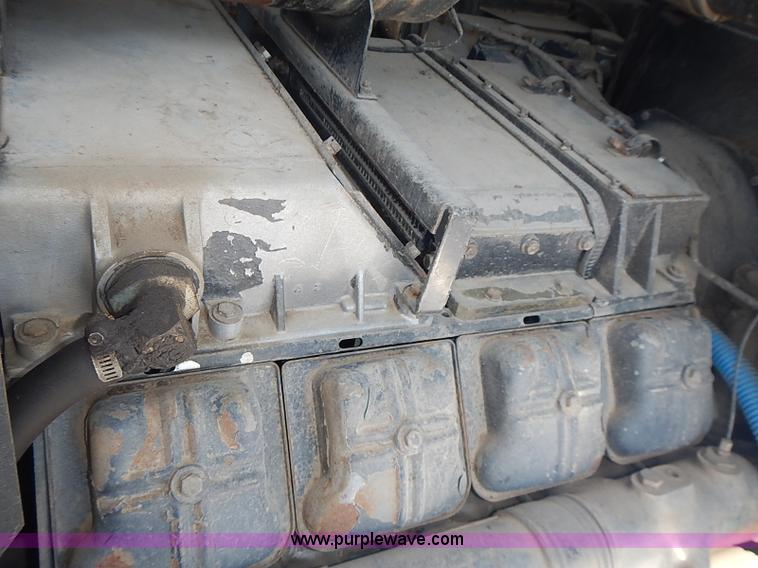 image for item J3249 1992 Gleaner R72 combine