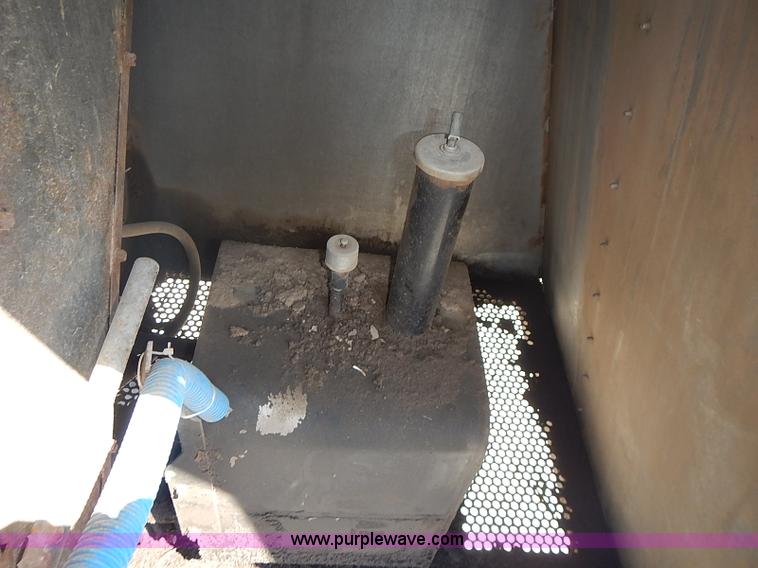 image for item J3249 1992 Gleaner R72 combine