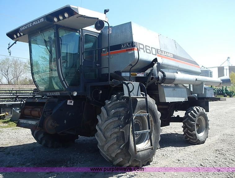 image for item J3250 1991 Gleaner R60 combine