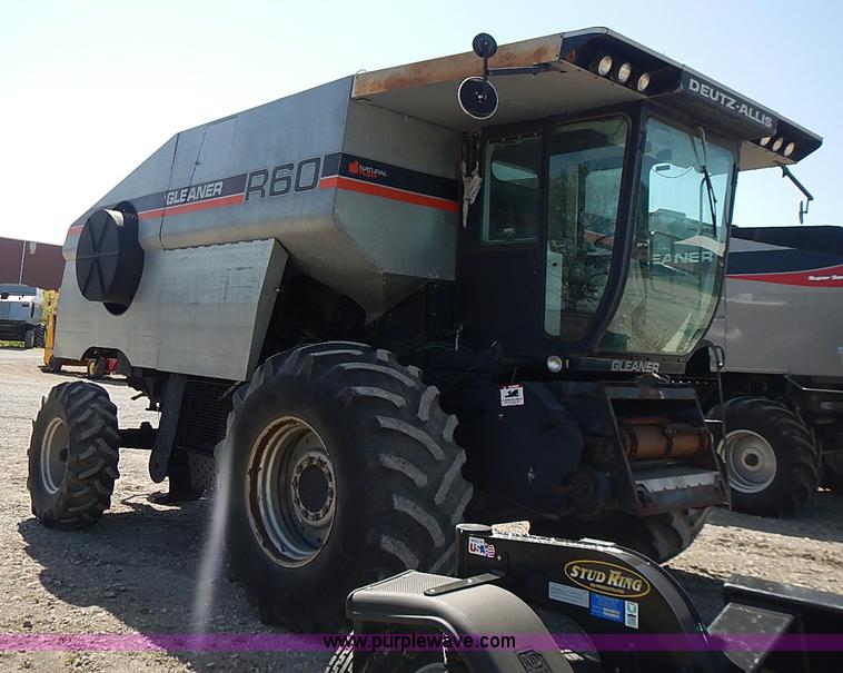 image for item J3250 1991 Gleaner R60 combine