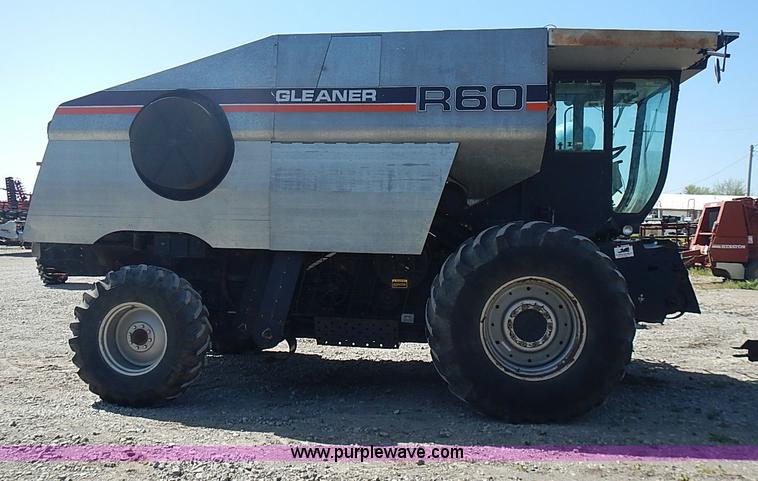 image for item J3250 1991 Gleaner R60 combine