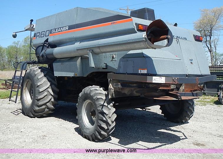 image for item J3250 1991 Gleaner R60 combine
