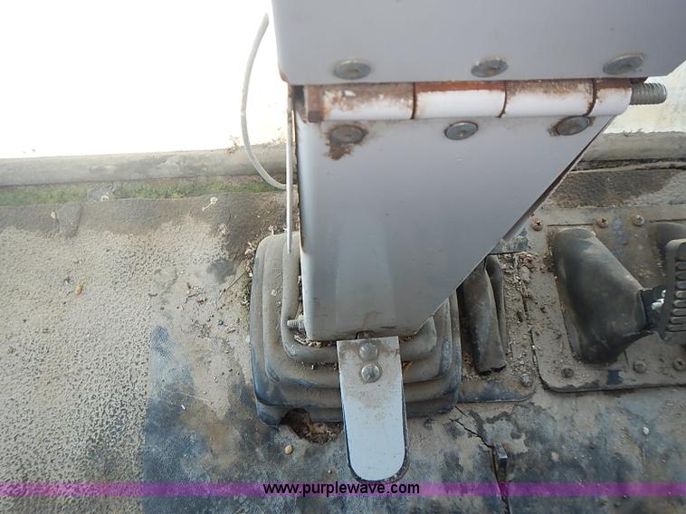 image for item J3250 1991 Gleaner R60 combine