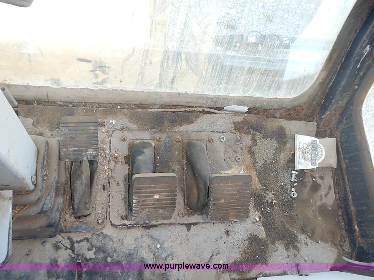 image for item J3250 1991 Gleaner R60 combine