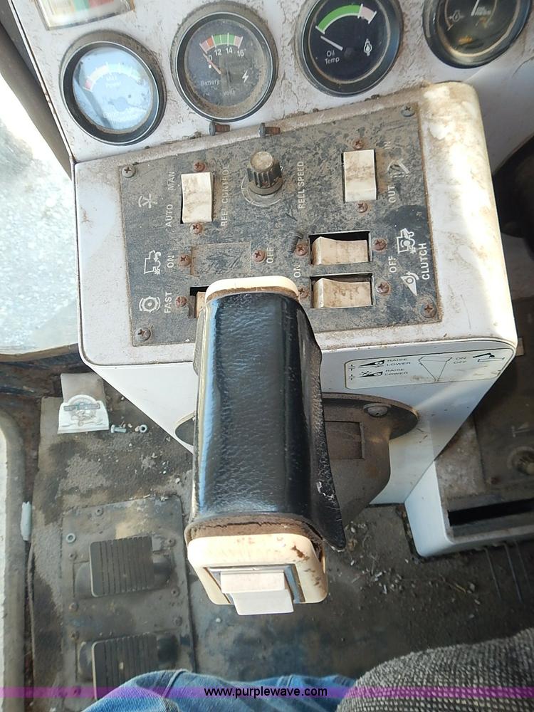 image for item J3250 1991 Gleaner R60 combine