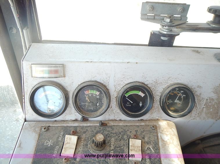 image for item J3250 1991 Gleaner R60 combine