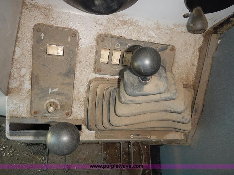 image for item J3250 1991 Gleaner R60 combine