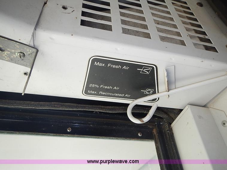 image for item J3250 1991 Gleaner R60 combine