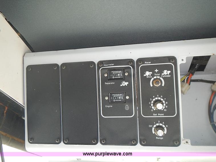 image for item J3250 1991 Gleaner R60 combine