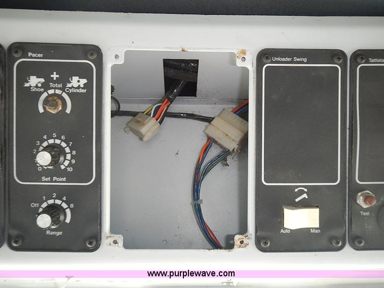 image for item J3250 1991 Gleaner R60 combine