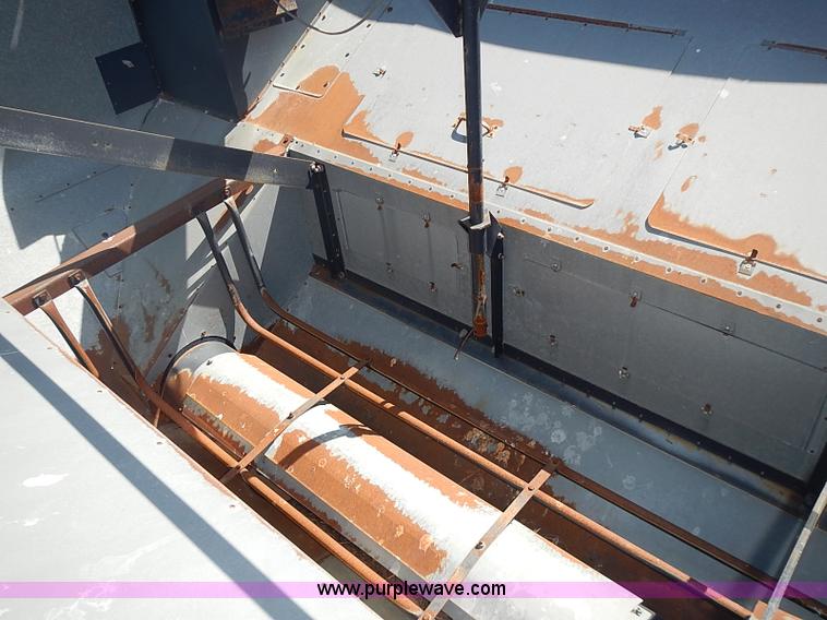 image for item J3250 1991 Gleaner R60 combine