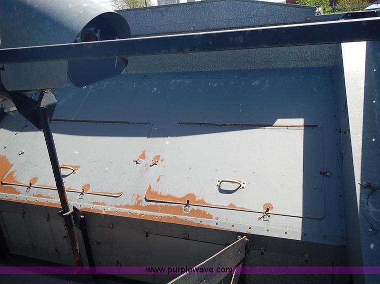 image for item J3250 1991 Gleaner R60 combine