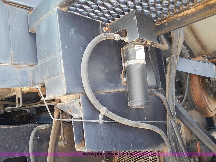 image for item J3250 1991 Gleaner R60 combine