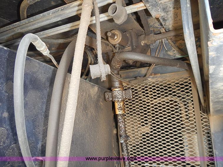 image for item J3250 1991 Gleaner R60 combine