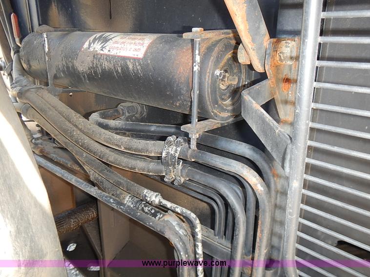 image for item J3250 1991 Gleaner R60 combine