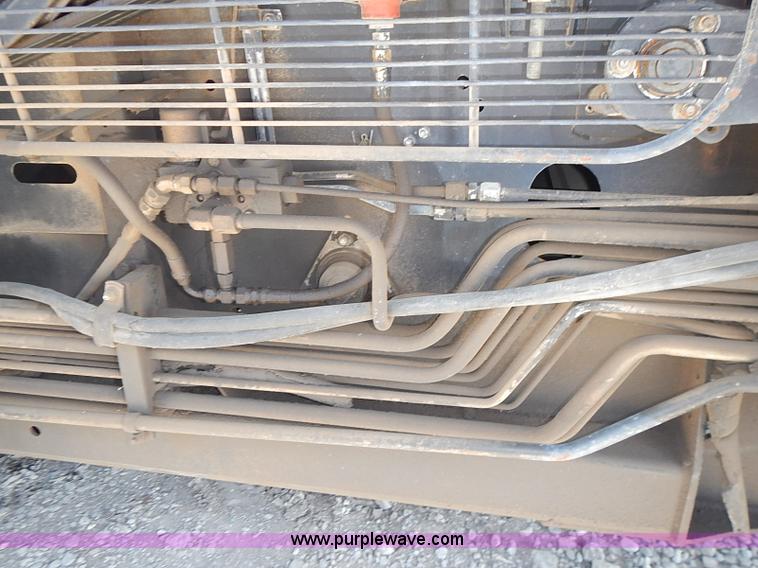 image for item J3250 1991 Gleaner R60 combine