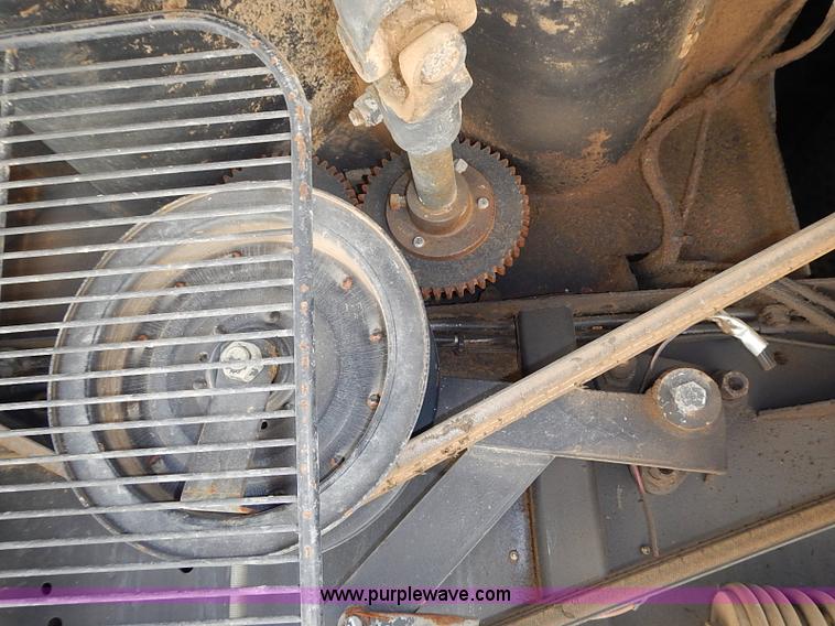 image for item J3250 1991 Gleaner R60 combine