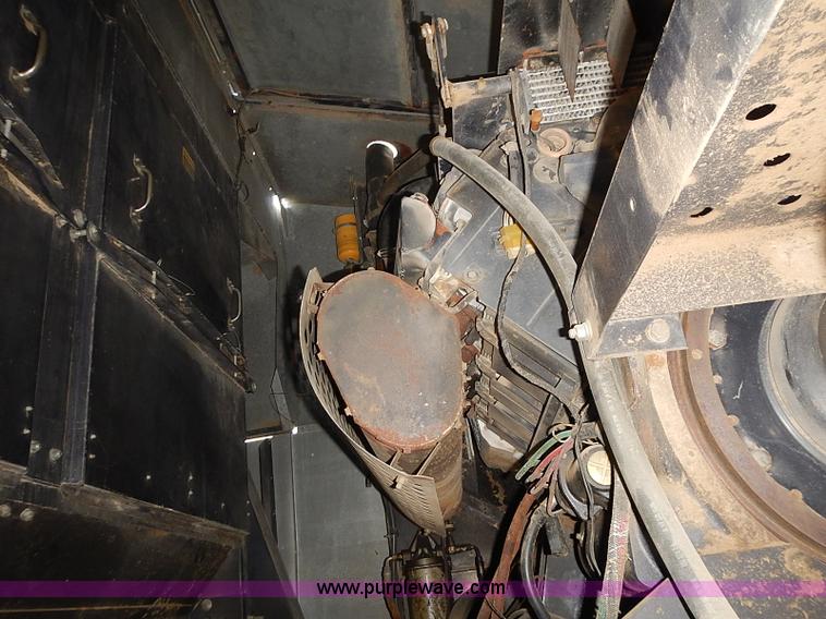 image for item J3250 1991 Gleaner R60 combine