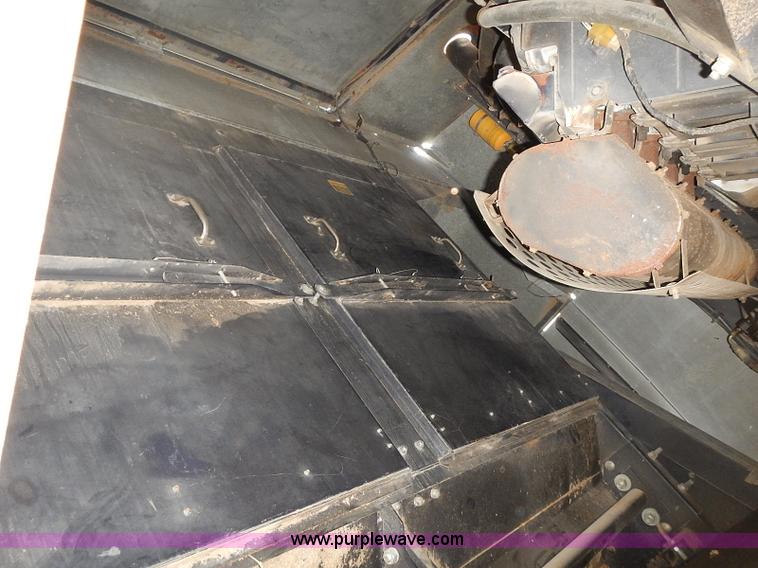 image for item J3250 1991 Gleaner R60 combine