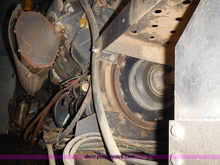 image for item J3250 1991 Gleaner R60 combine