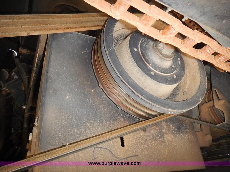 image for item J3250 1991 Gleaner R60 combine