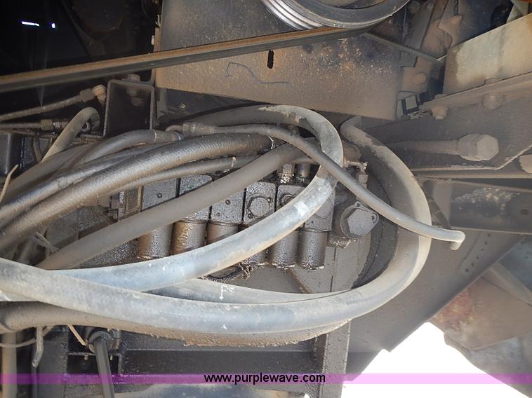 image for item J3250 1991 Gleaner R60 combine