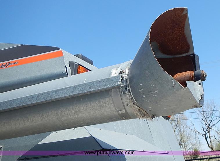 image for item J3250 1991 Gleaner R60 combine