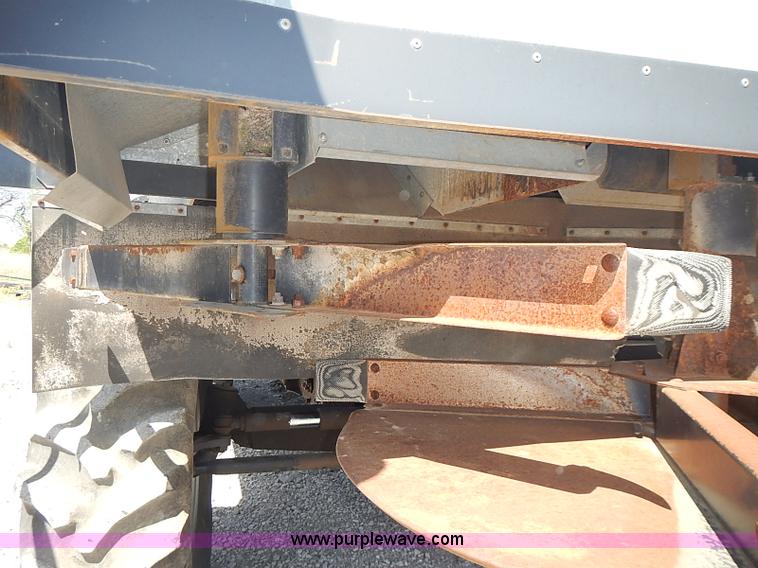 image for item J3250 1991 Gleaner R60 combine