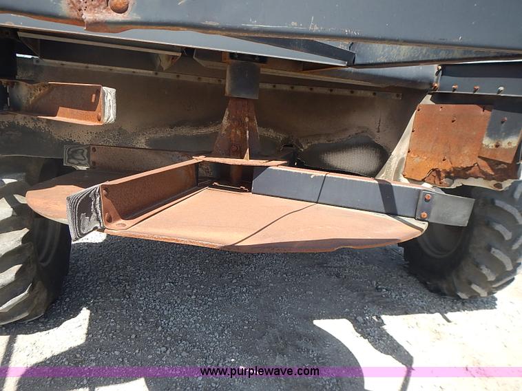 image for item J3250 1991 Gleaner R60 combine