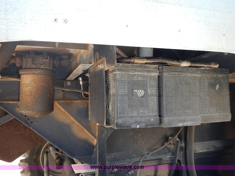 image for item J3250 1991 Gleaner R60 combine